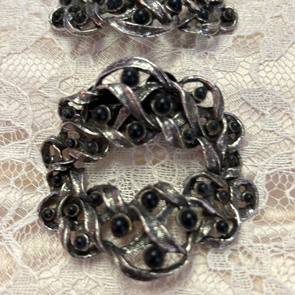 BEAUTIFUL PAIR VINTAGE PAT. DTD. 1969 MUSI SILVER  SHOE CLIPS! - Picture 2 of 3